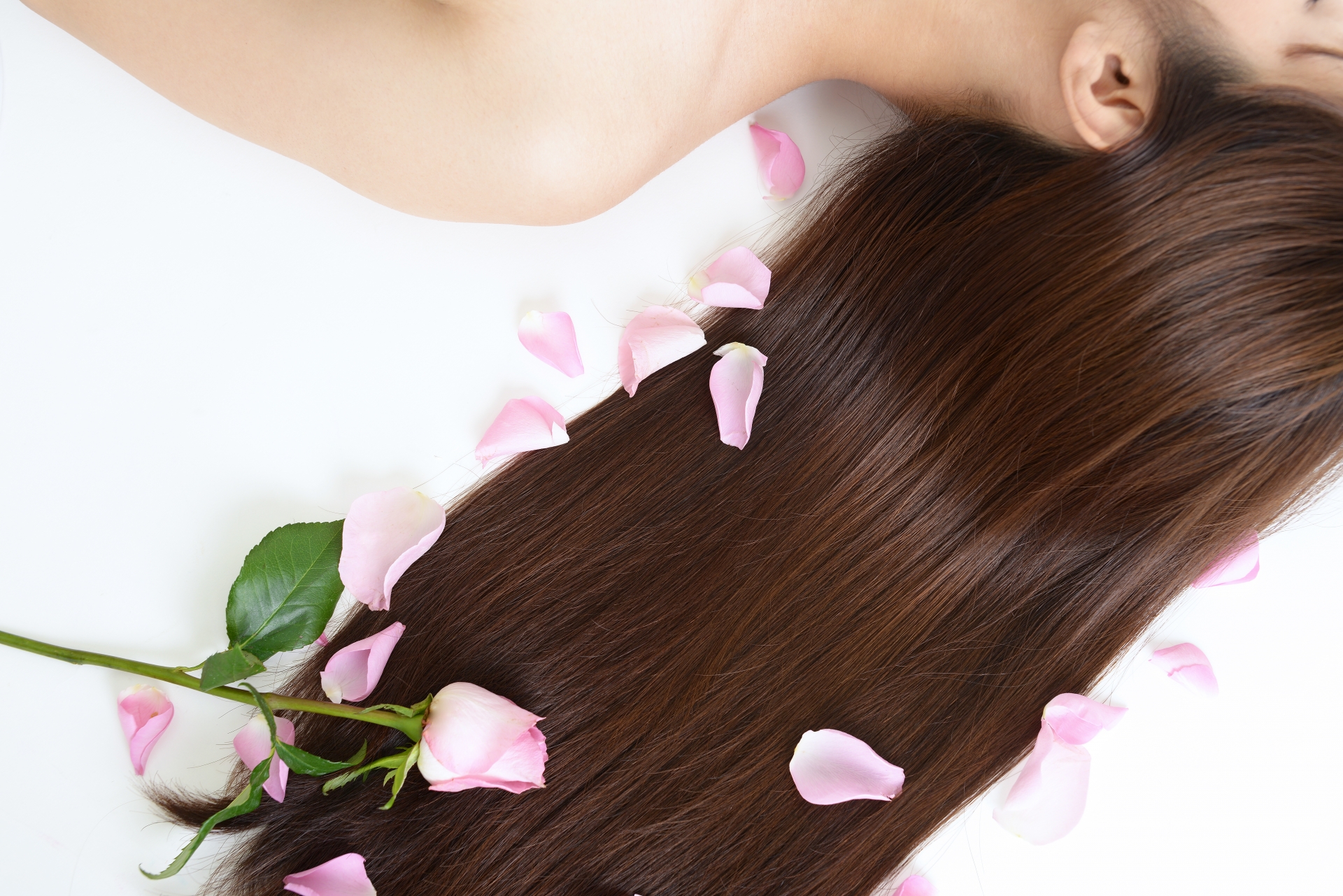 紫外線と汗に要注意!夏の頭皮と髪の守り方