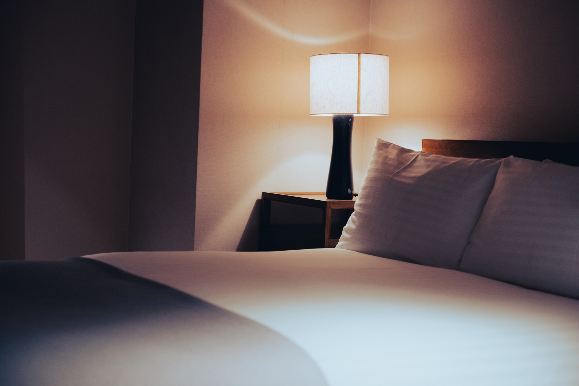 夏の“睡眠トラブル”が体に与える影響と対処法〜寝苦しい夜が続くと太りやすくなる!?〜