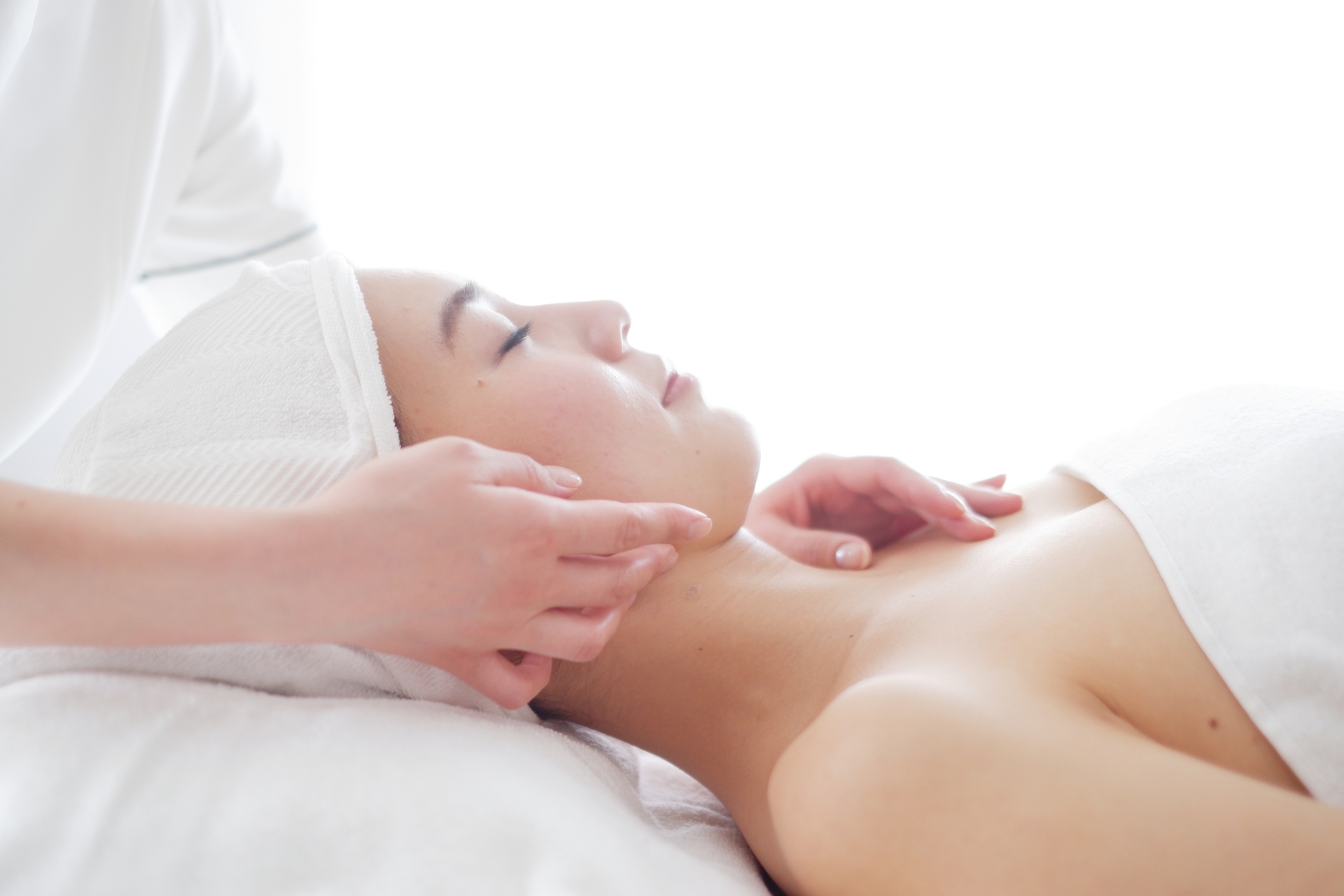 フェイシャルマッサージは行った方がいいの?